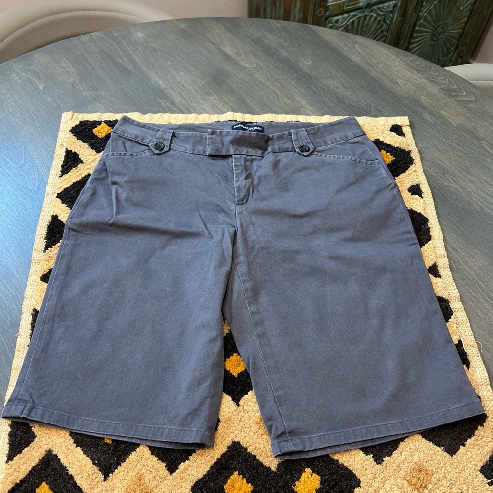 Banana Republic Women’s Bermuda Shorts
Size 10 blue-grey